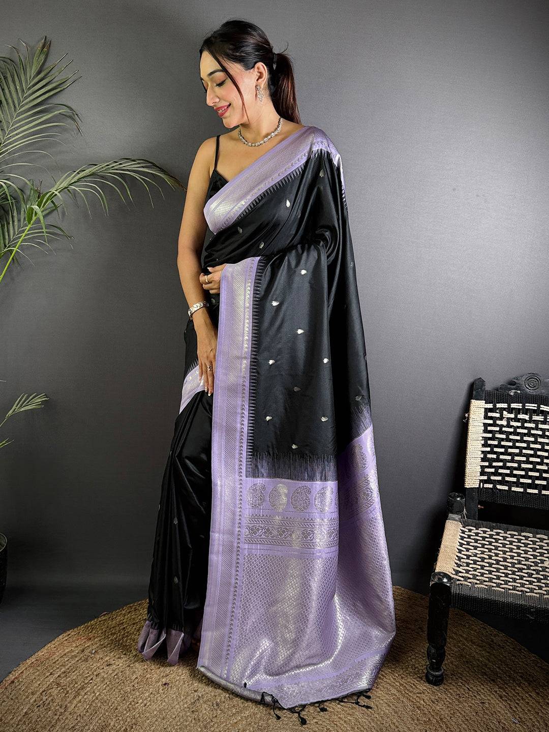 Black Soft Silk Gadwal Border Pattu Saree