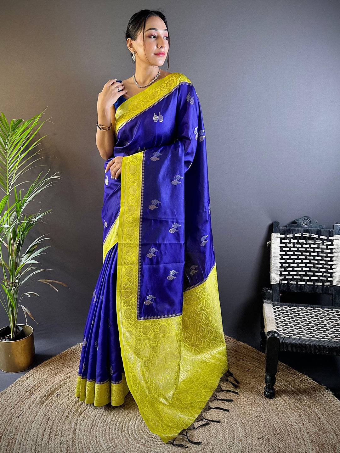 Elegant Purple Silk Pattu Saree With Gold Zari Accents