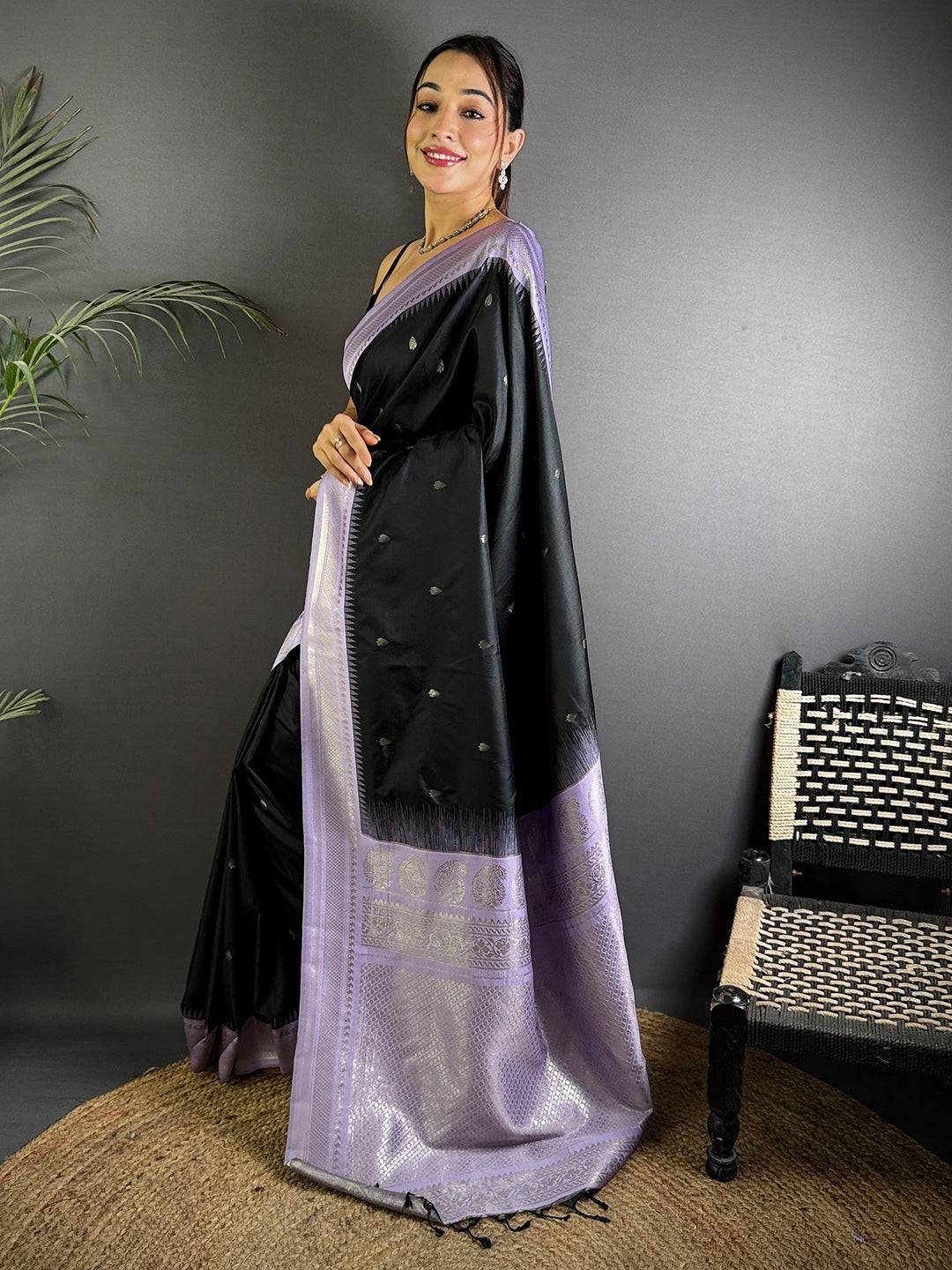 Black Soft Silk Gadwal Border Pattu Saree