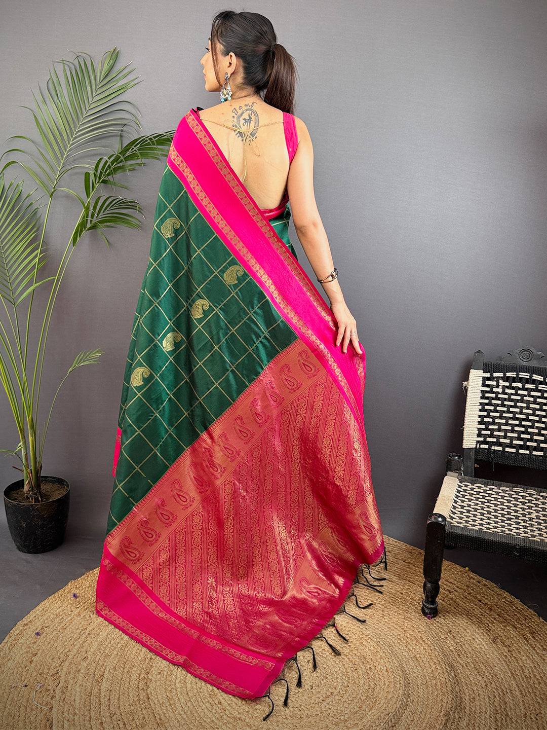 Intricate Paisley Silk Pattu Saree With Radiant Pink Pallu
