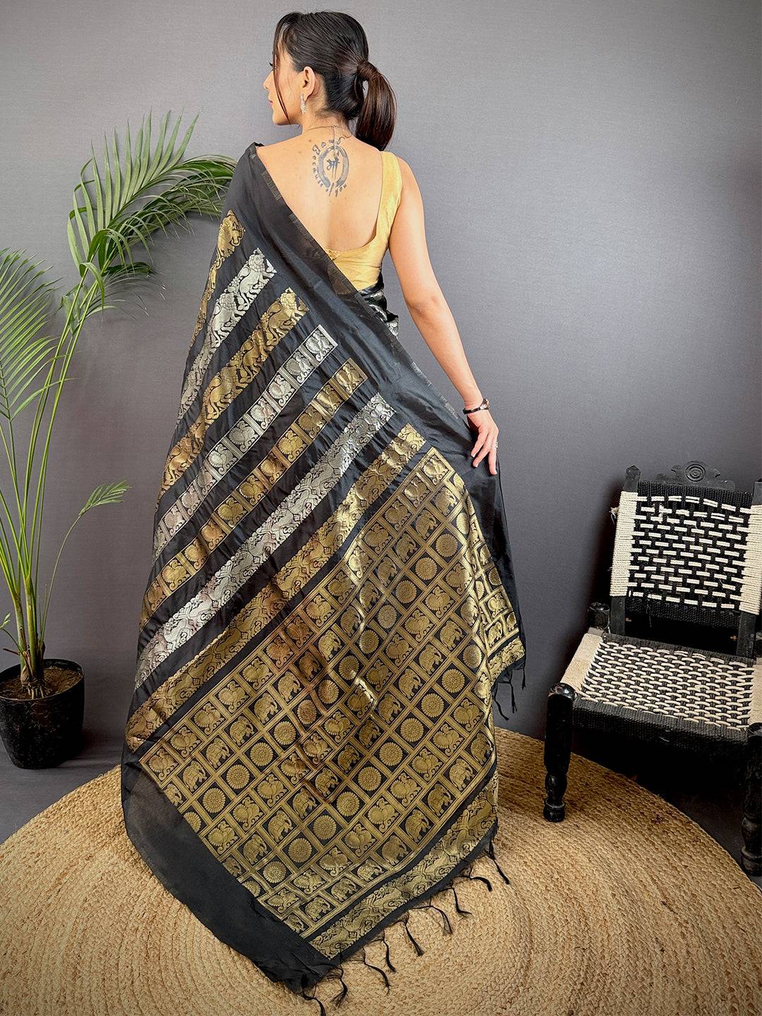 Black Soft Silk Sona Chandi Zari Weaving Pattu Saree