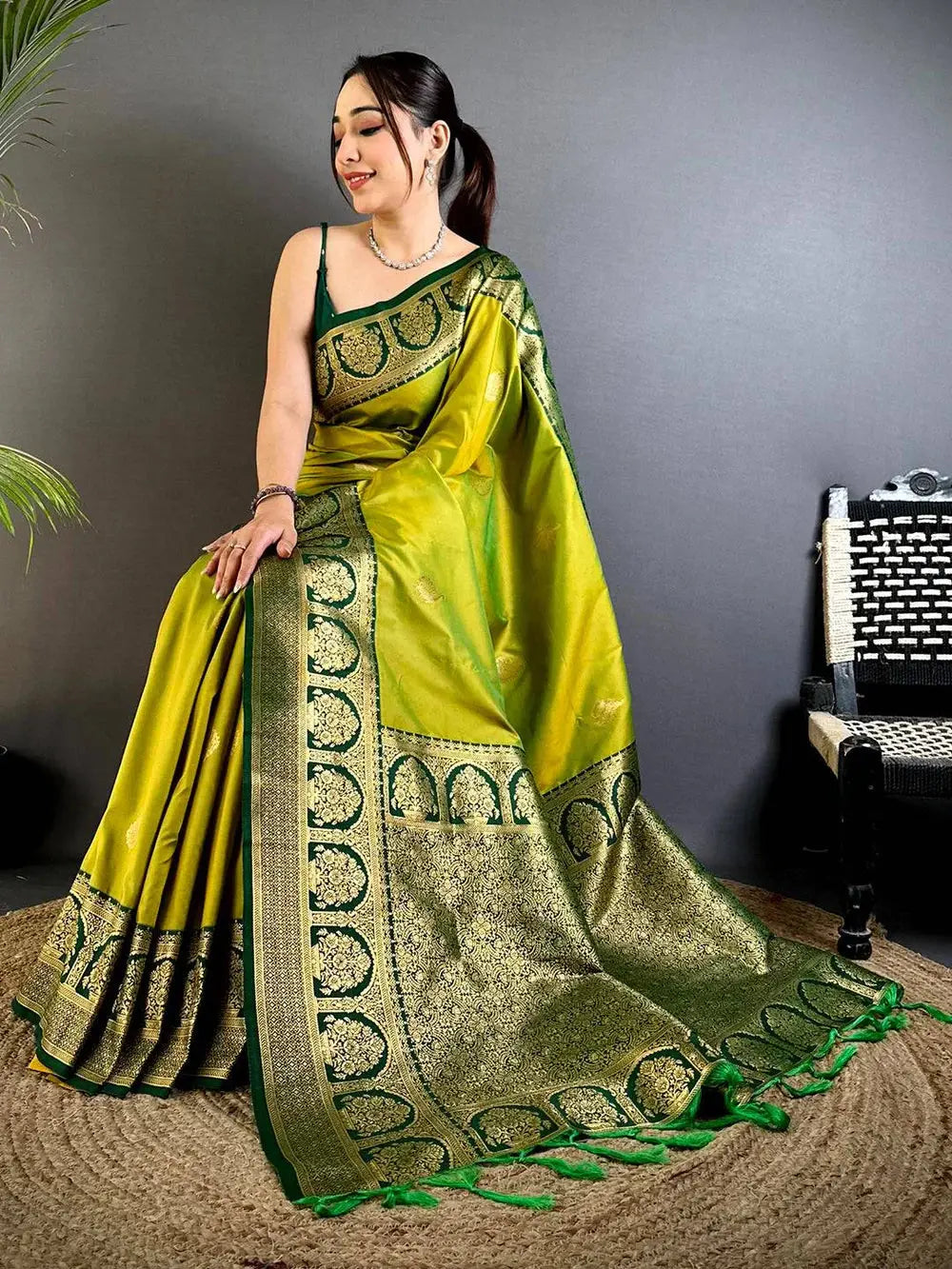 Graceful Soft Silk Pattu Swan Motif Saree