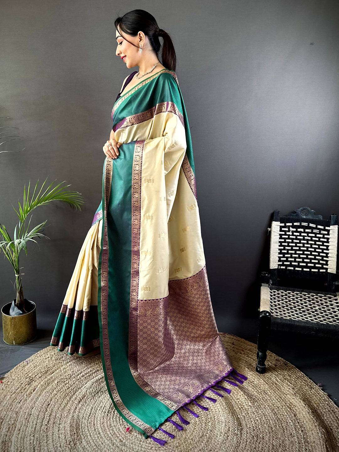 Graceful Cream Gadhwal Soft Silk Pattu Saree