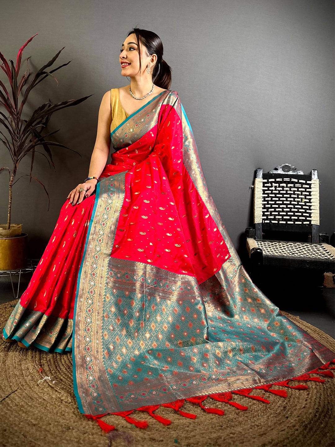 Classic Dual Shade Kanjivaram Pattu Saree