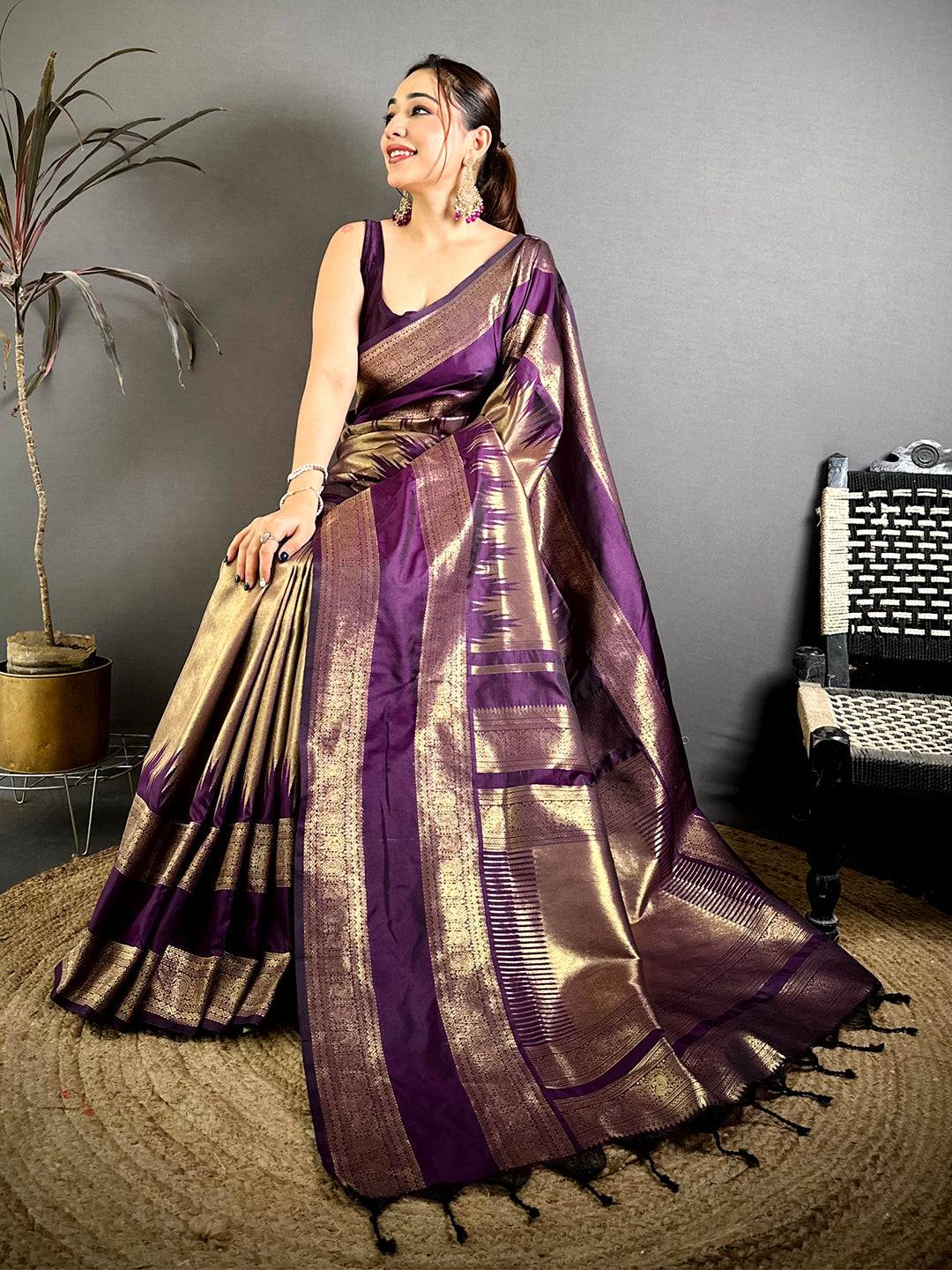 Soft Silk Zari Tissue Gadwal Border Pattu Saree