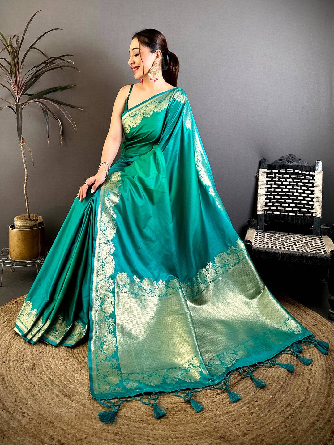 Classic Ombre Weaving Mashru Silk Pattu Saree