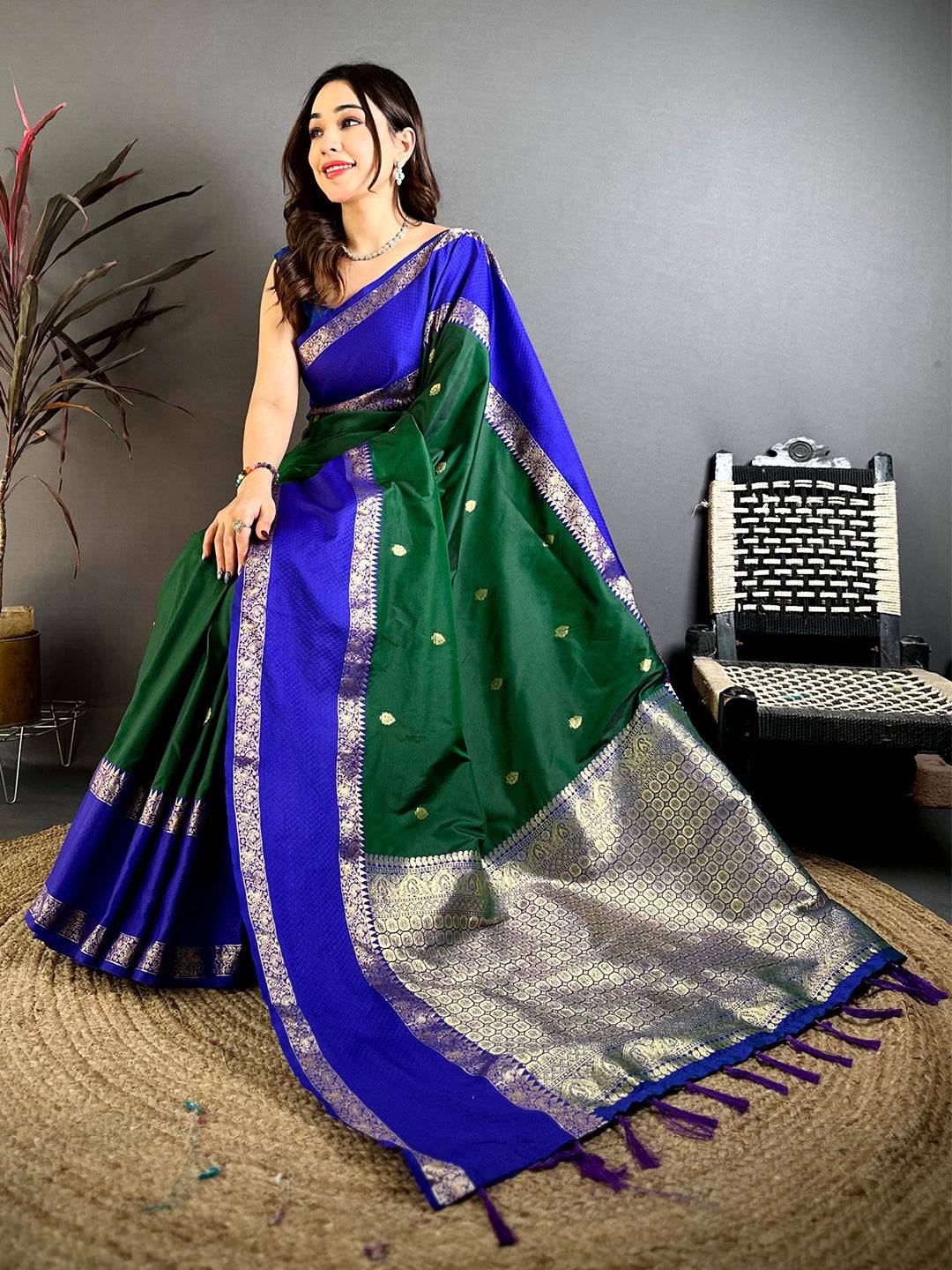 Dark Green Dual Tone Gadwal Pattu Saree