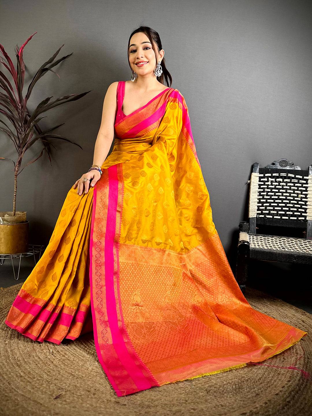 Heritage Bantex Border Banarasi Pattu Saree