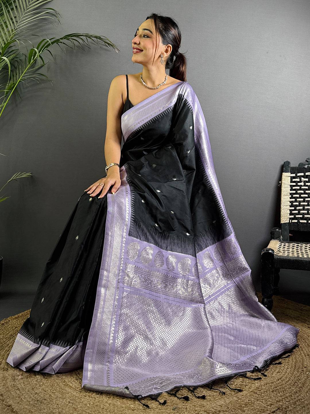 Black Soft Silk Gadwal Border Pattu Saree