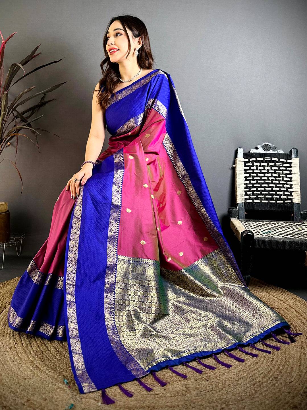 Wine Dual Tone Gadwal Pattu Saree