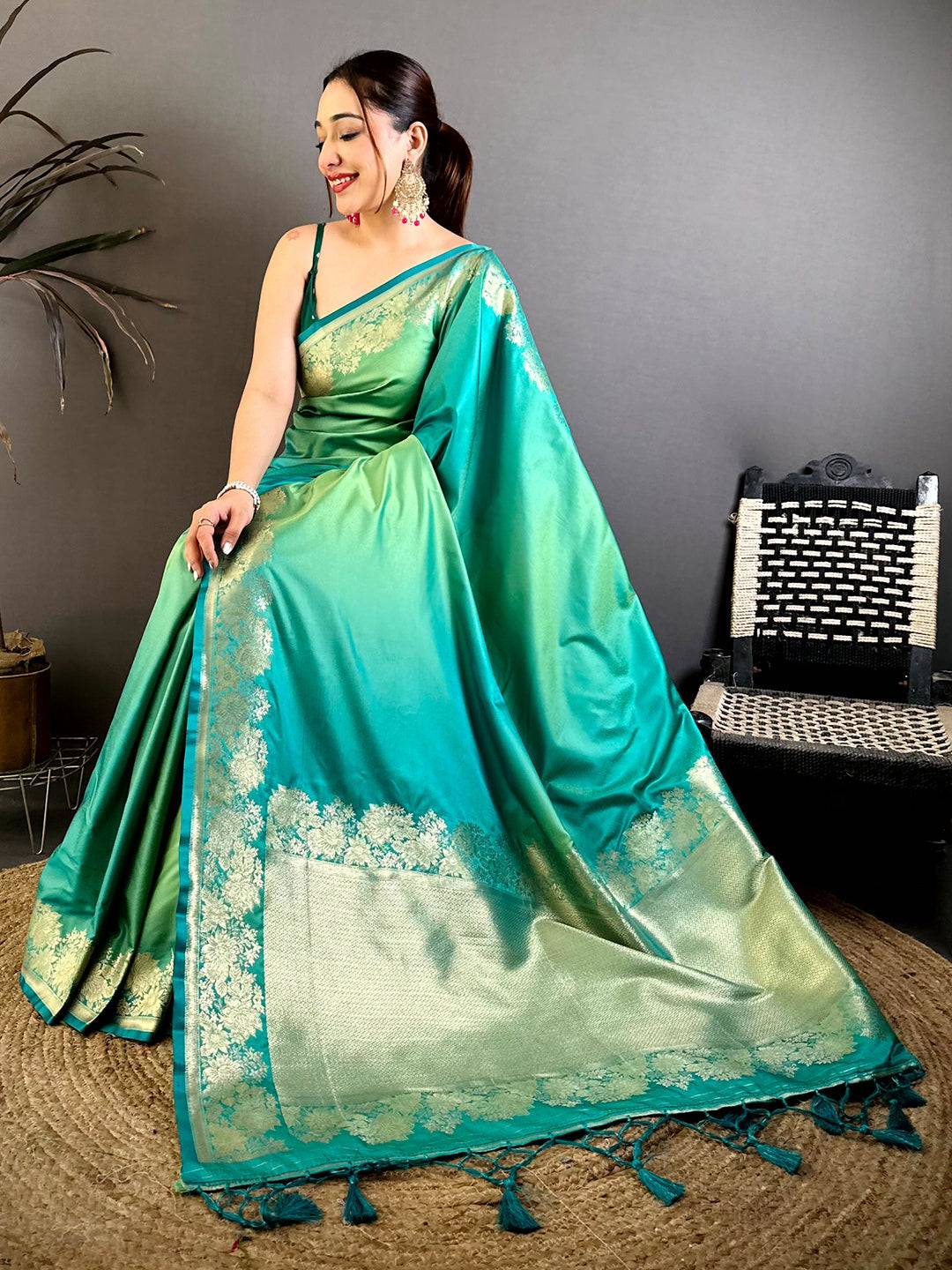 Exclusive Ombre Weaving Mashru Silk Pattu Saree