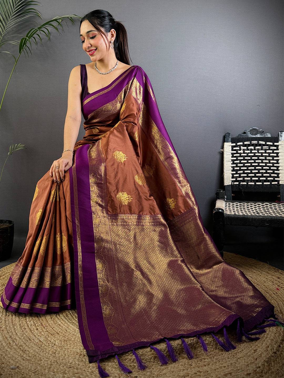 Gold Zari Bantex Border Silk Pattu Saree