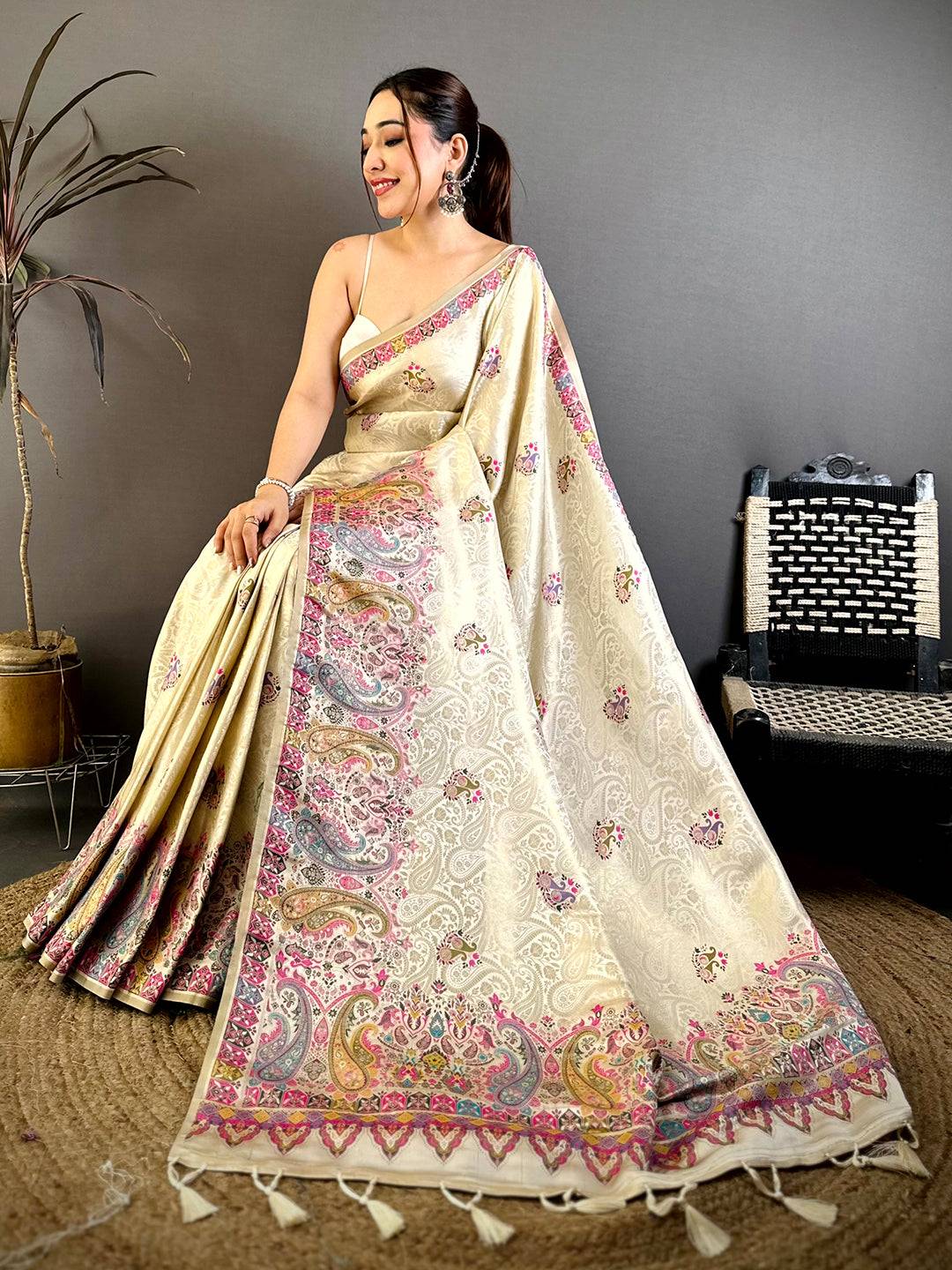 Elegant Kashmiri Jacquard Zari Weaving Pattu Saree