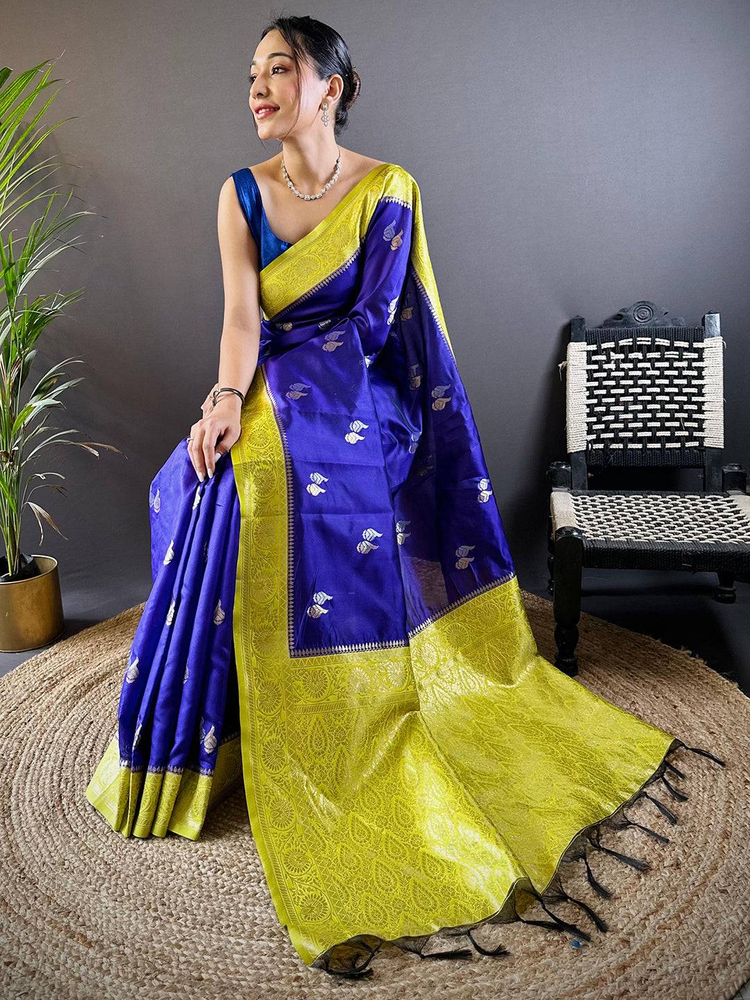 Elegant Purple Silk Pattu Saree With Gold Zari Accents