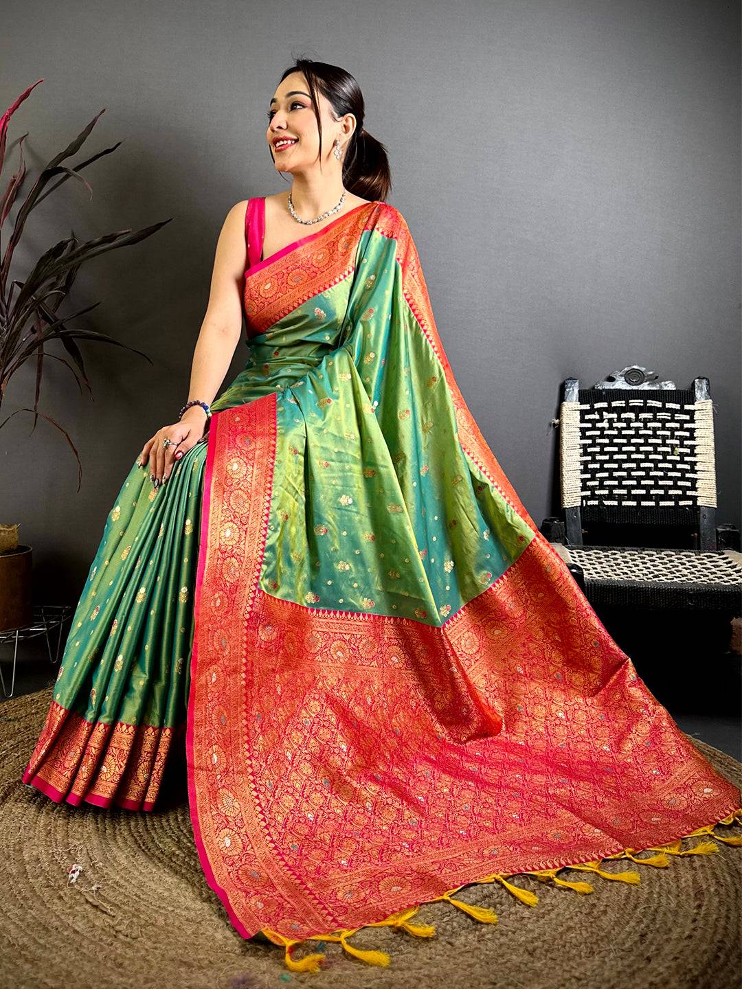 Green Minakari Butti Zari Tissue Pattu Saree