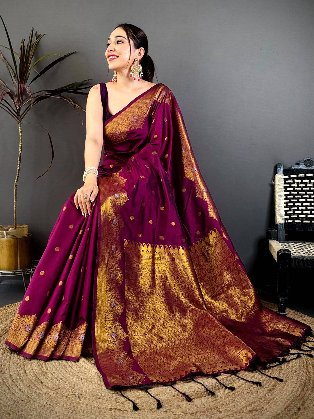 Royal Butti Pattern Soft Silk Zari Pattu Saree