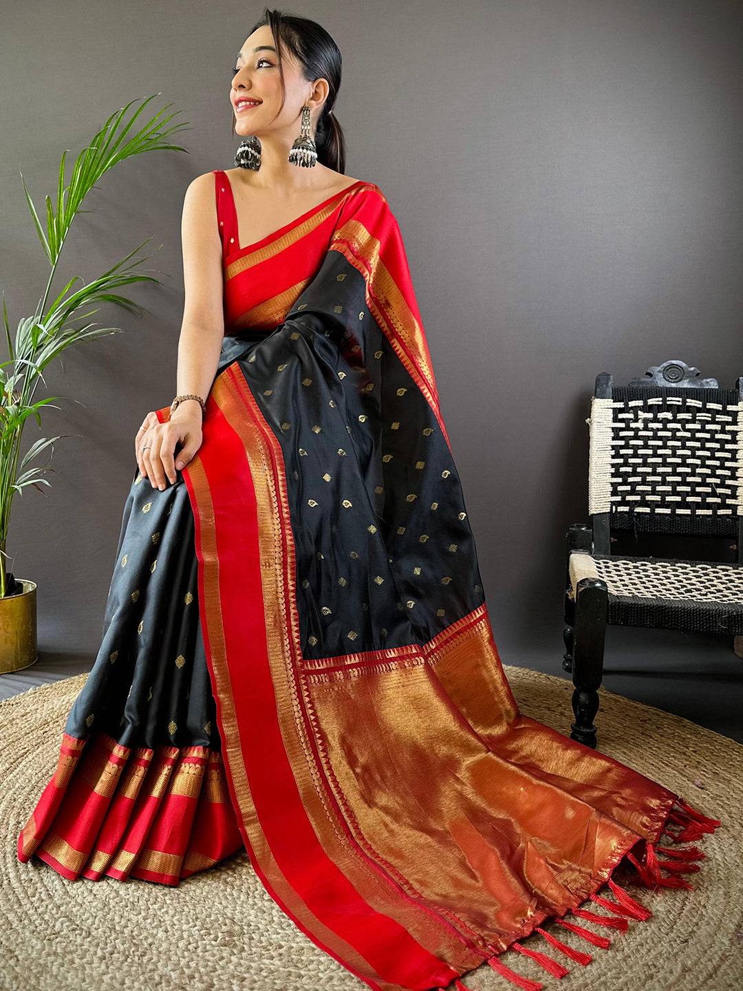 Premium Black Kanchi Rettepetta Pattu Saree