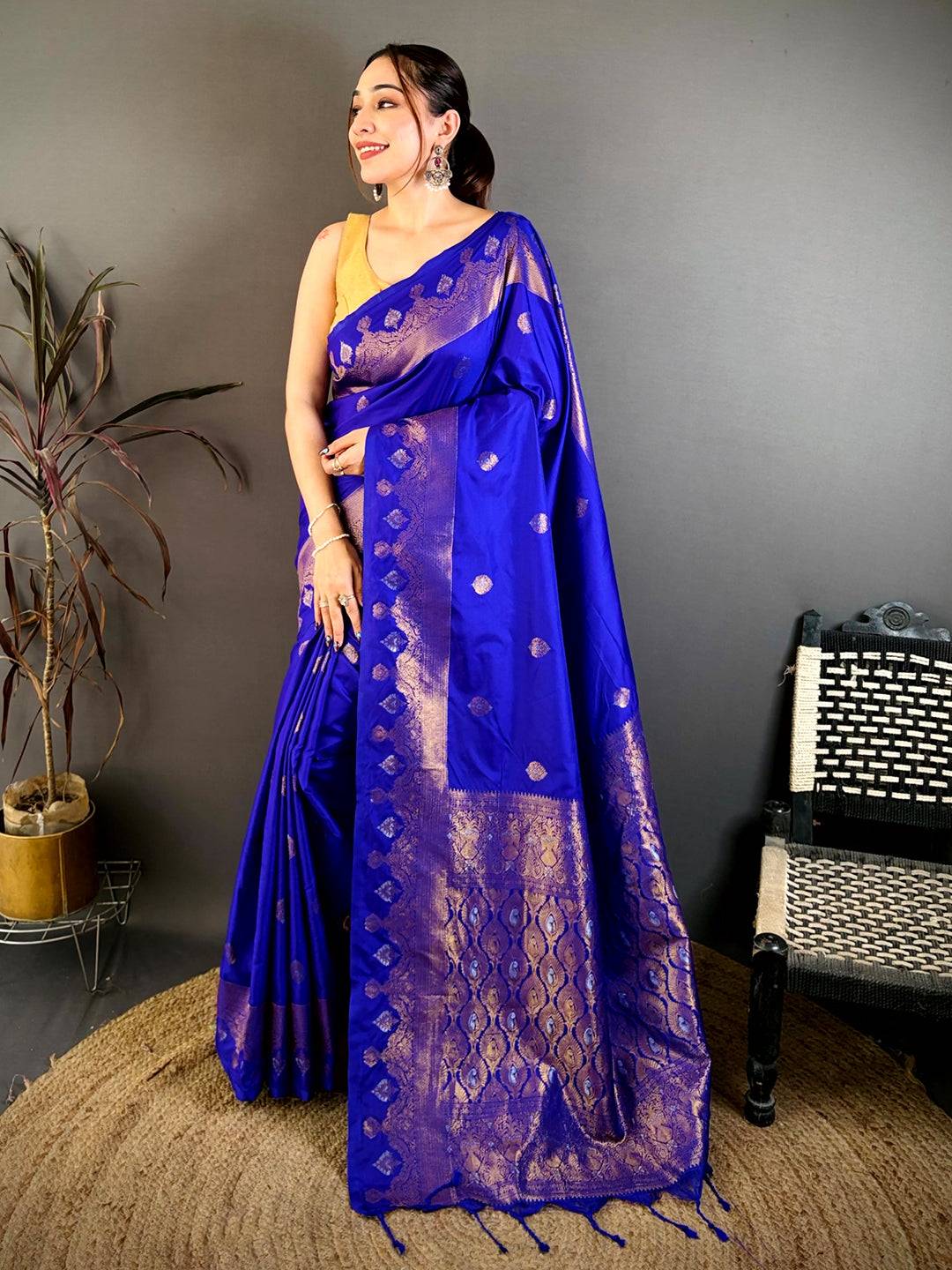 Classic Gold Woven Pallu Contrast Border Pattu Saree