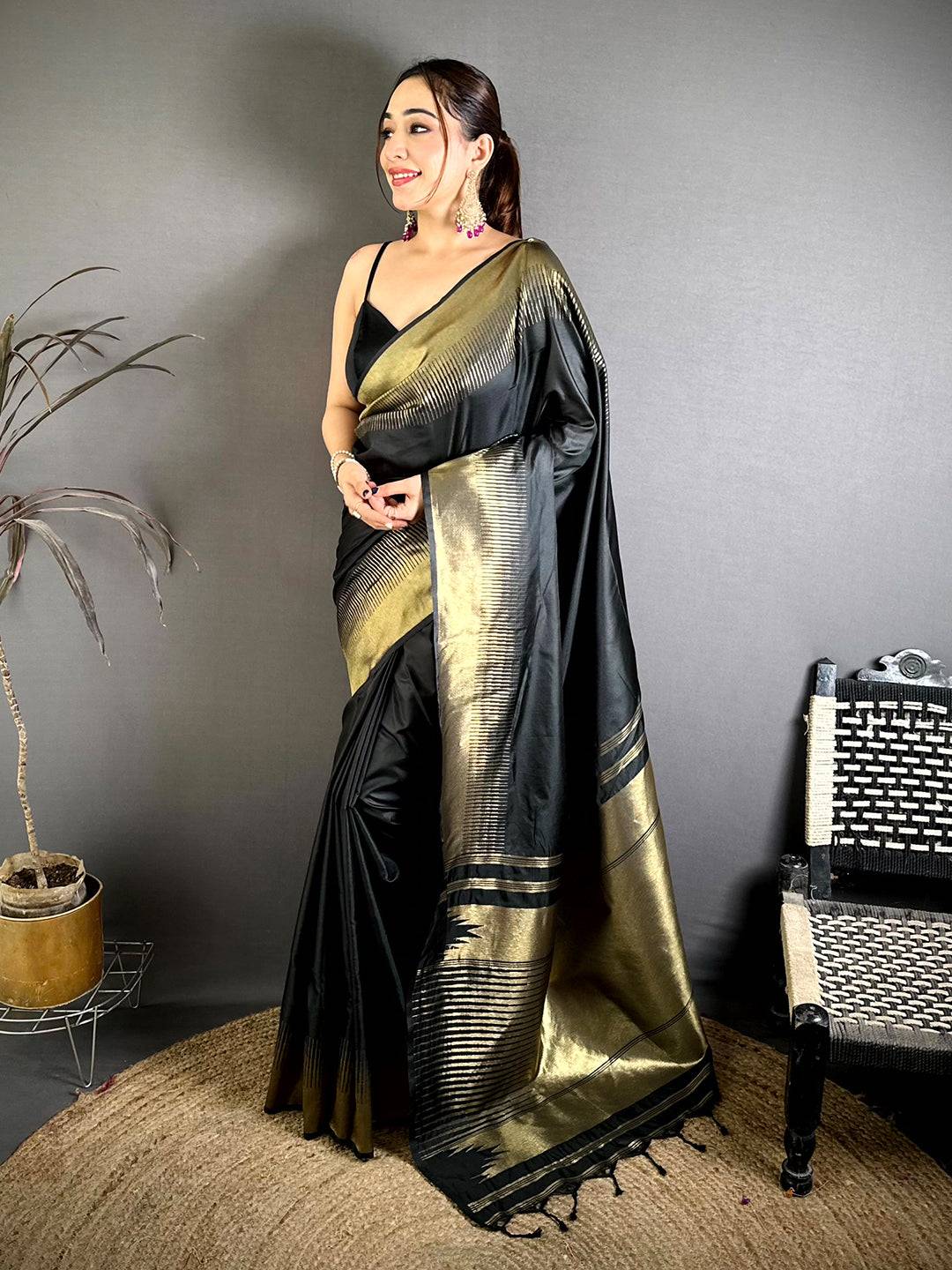 Dark Black Plain Body Ikkat Border Pattu Saree