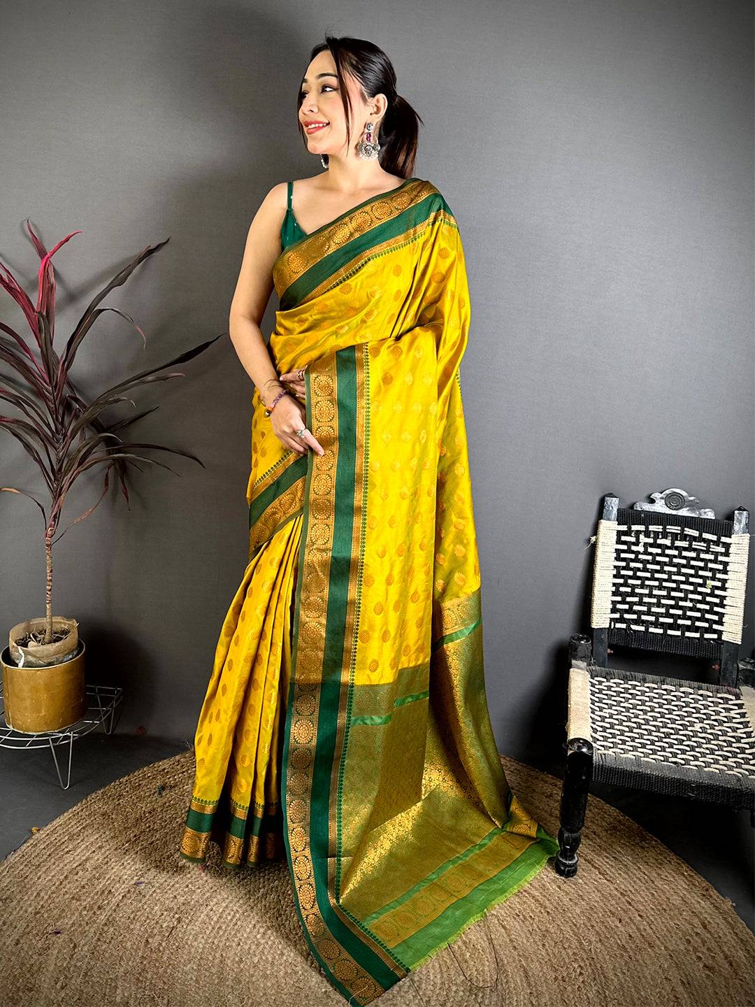 Elegant Bantex Border Banarasi Pattu Saree