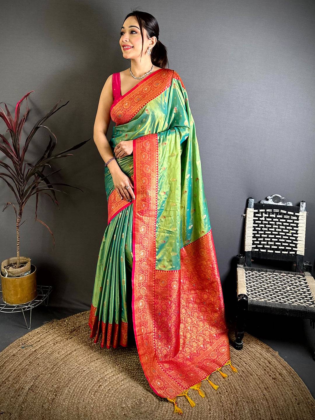 Green Minakari Butti Zari Tissue Pattu Saree