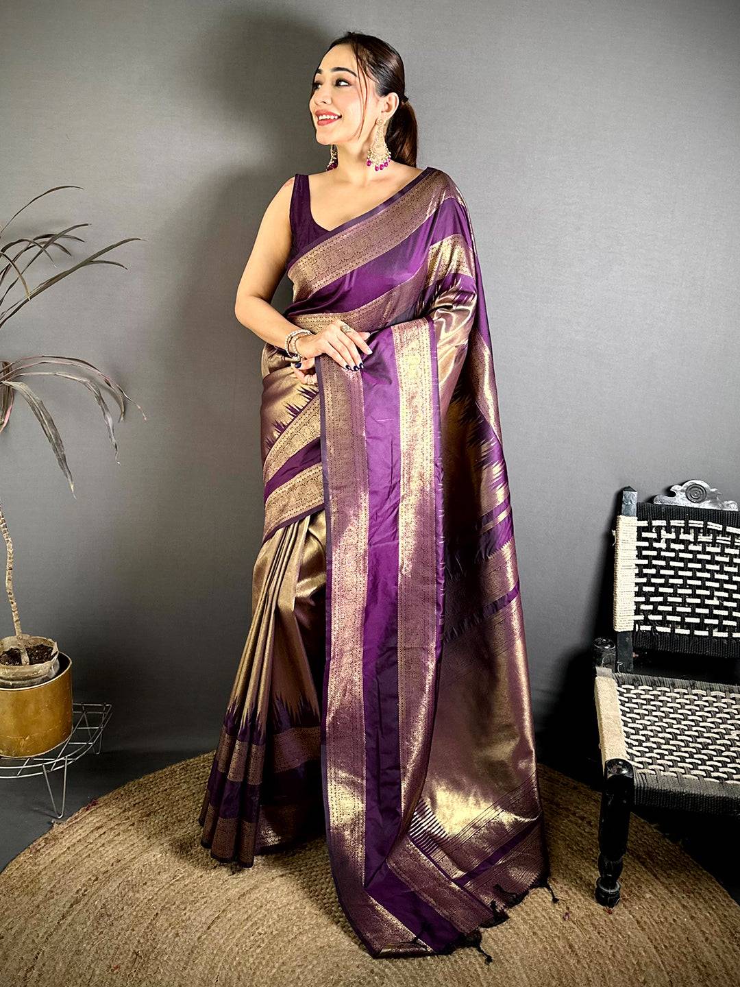 Soft Silk Zari Tissue Gadwal Border Pattu Saree
