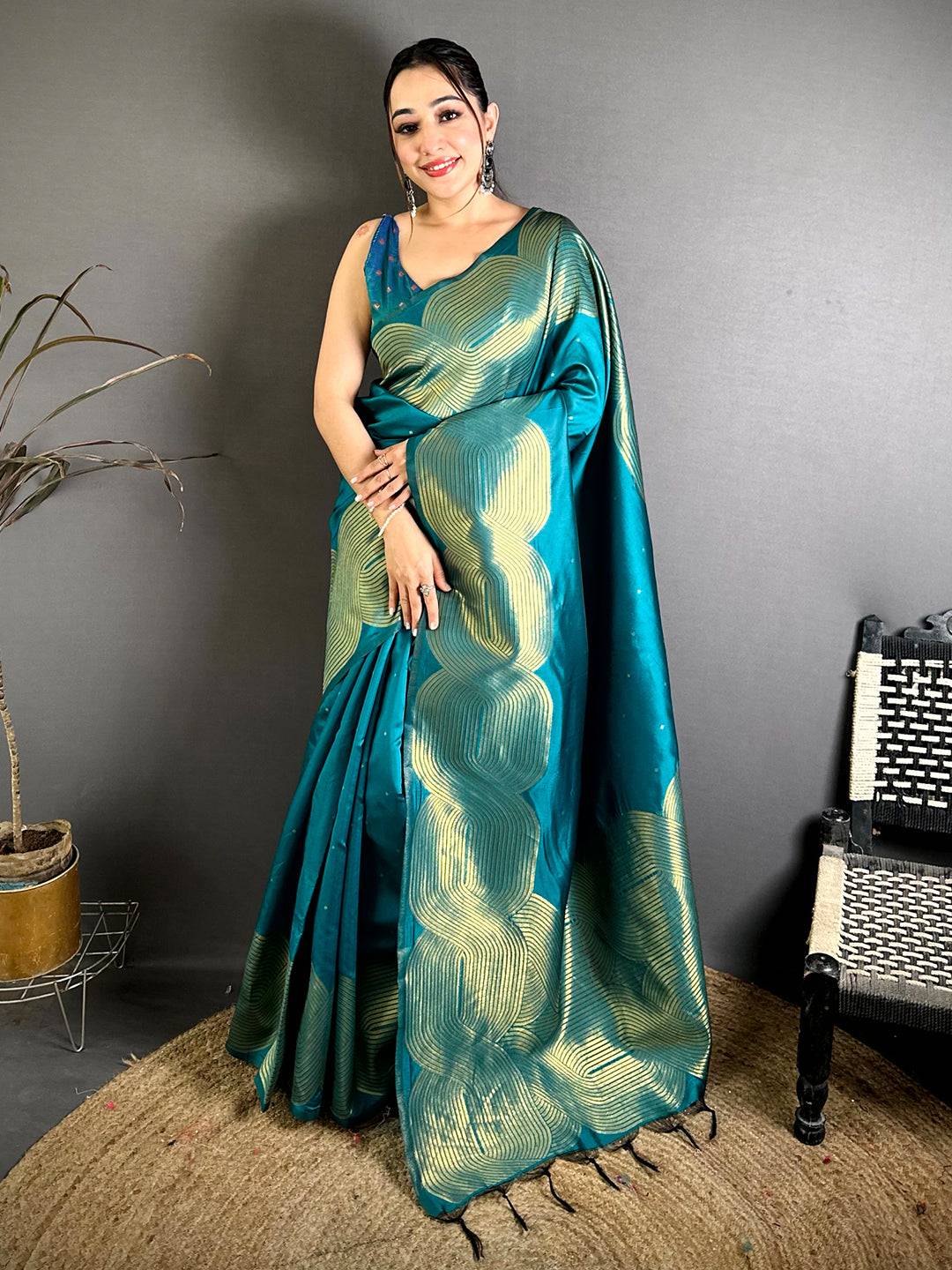 Elegant Geometric Wave Banarasi Silk Pattu Saree