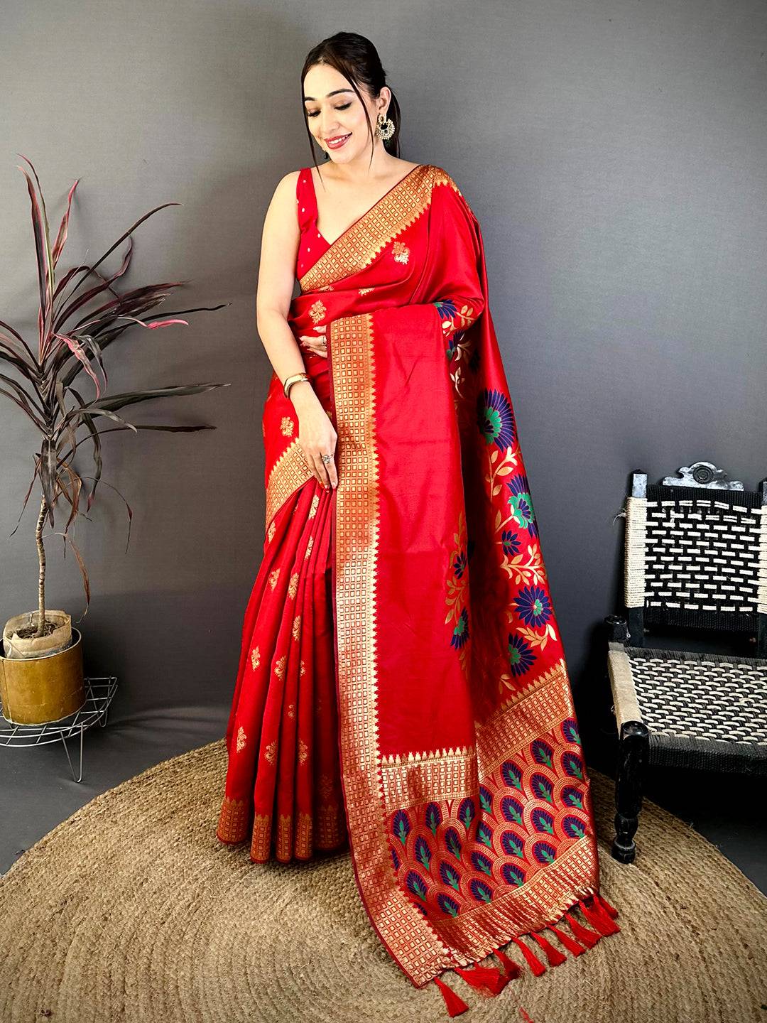 Red Banarasi Katan Silk Minakari Pattu Saree