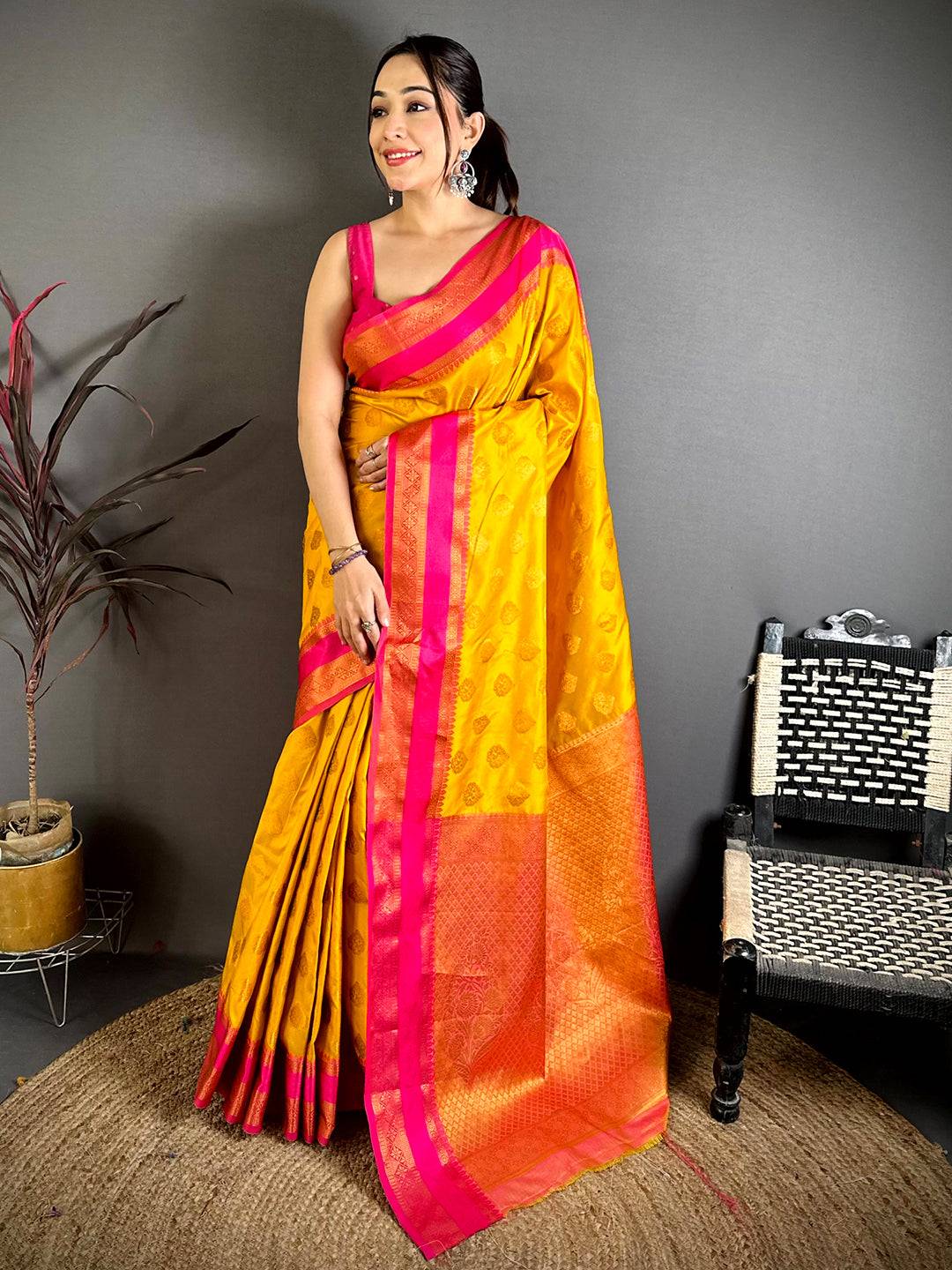 Heritage Bantex Border Banarasi Pattu Saree

