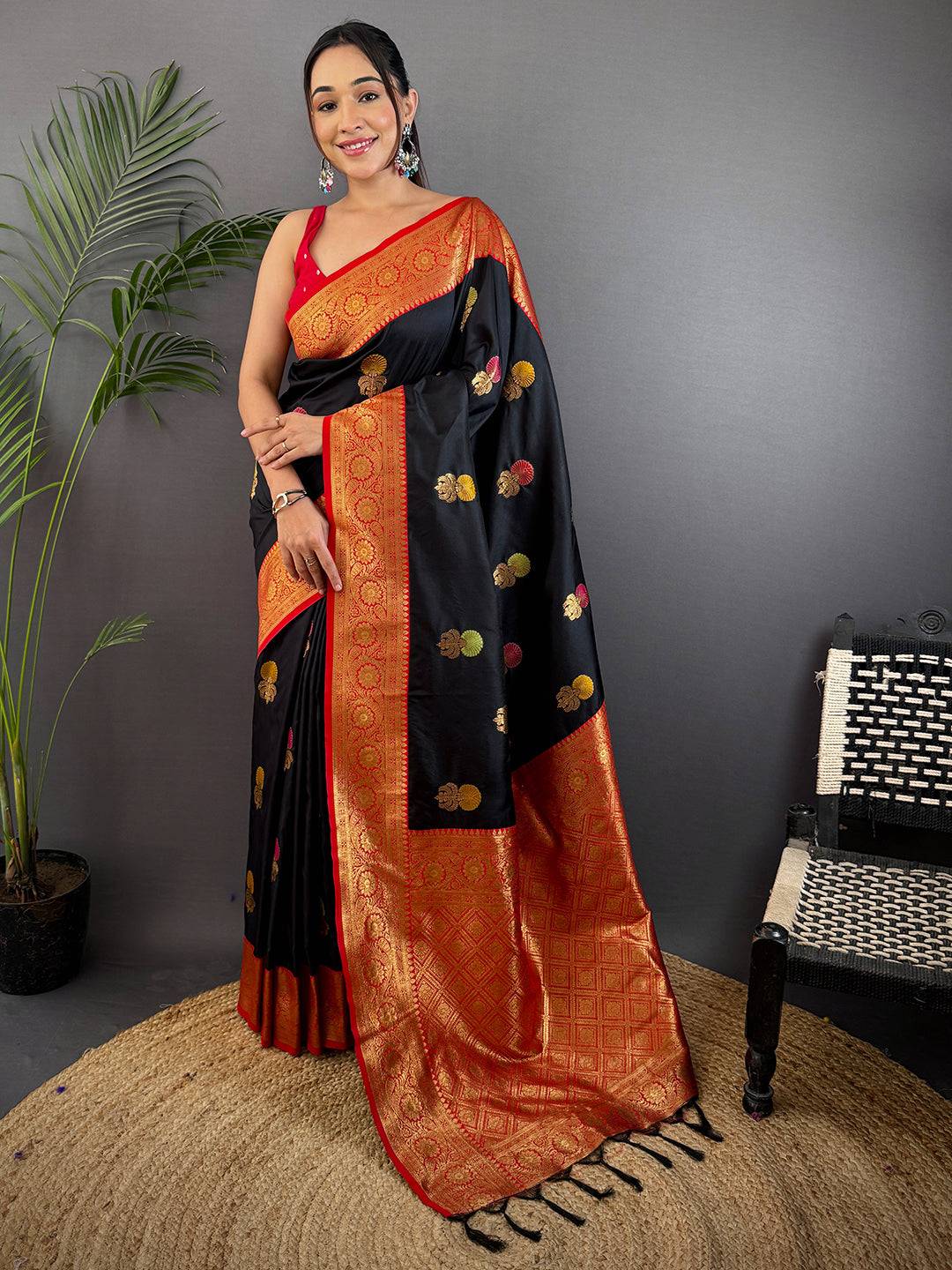 Black Meenakari Butti Soft Gadwal Silk Pattu Saree