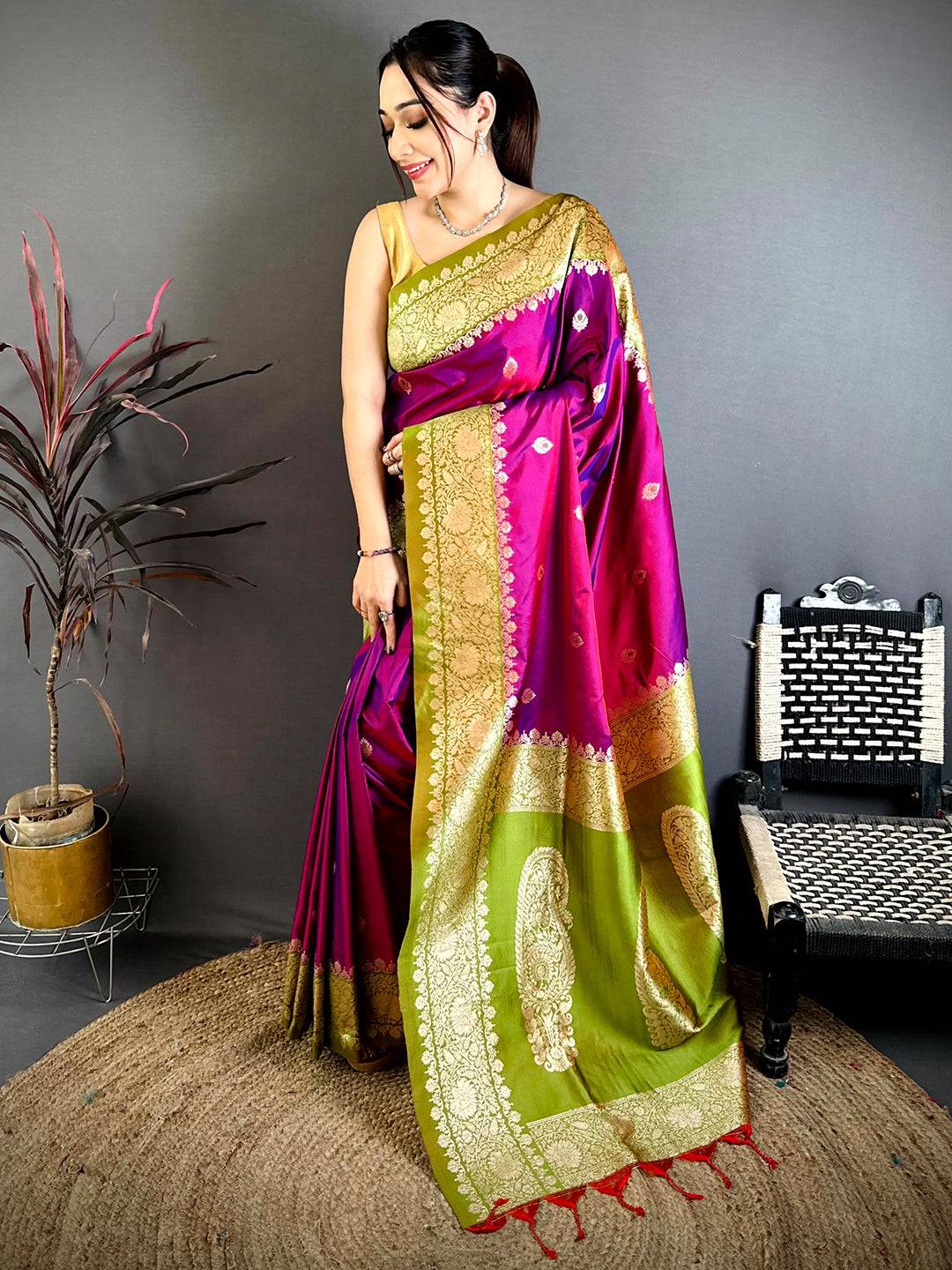 Regal Magenta Soft Silk Gadwal Pattu Saree