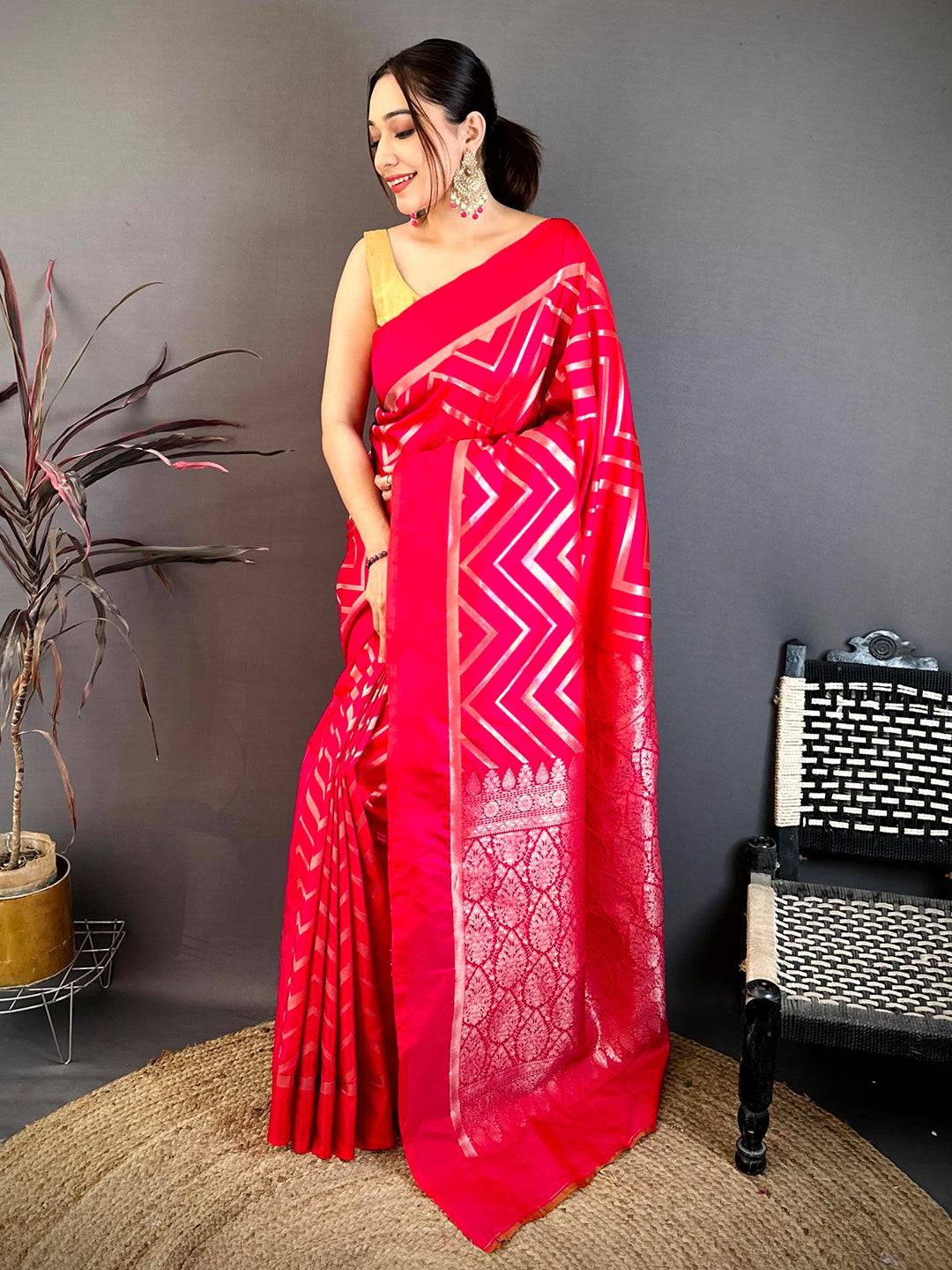 Pink Geometric Zari Weave Banarasi Pattu Saree