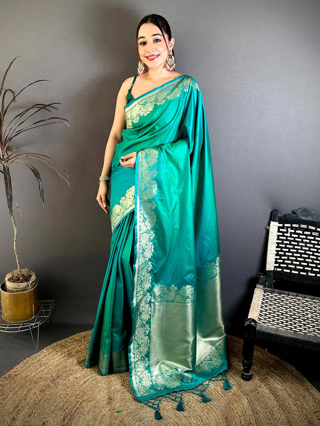 Classic Ombre Weaving Mashru Silk Pattu Saree