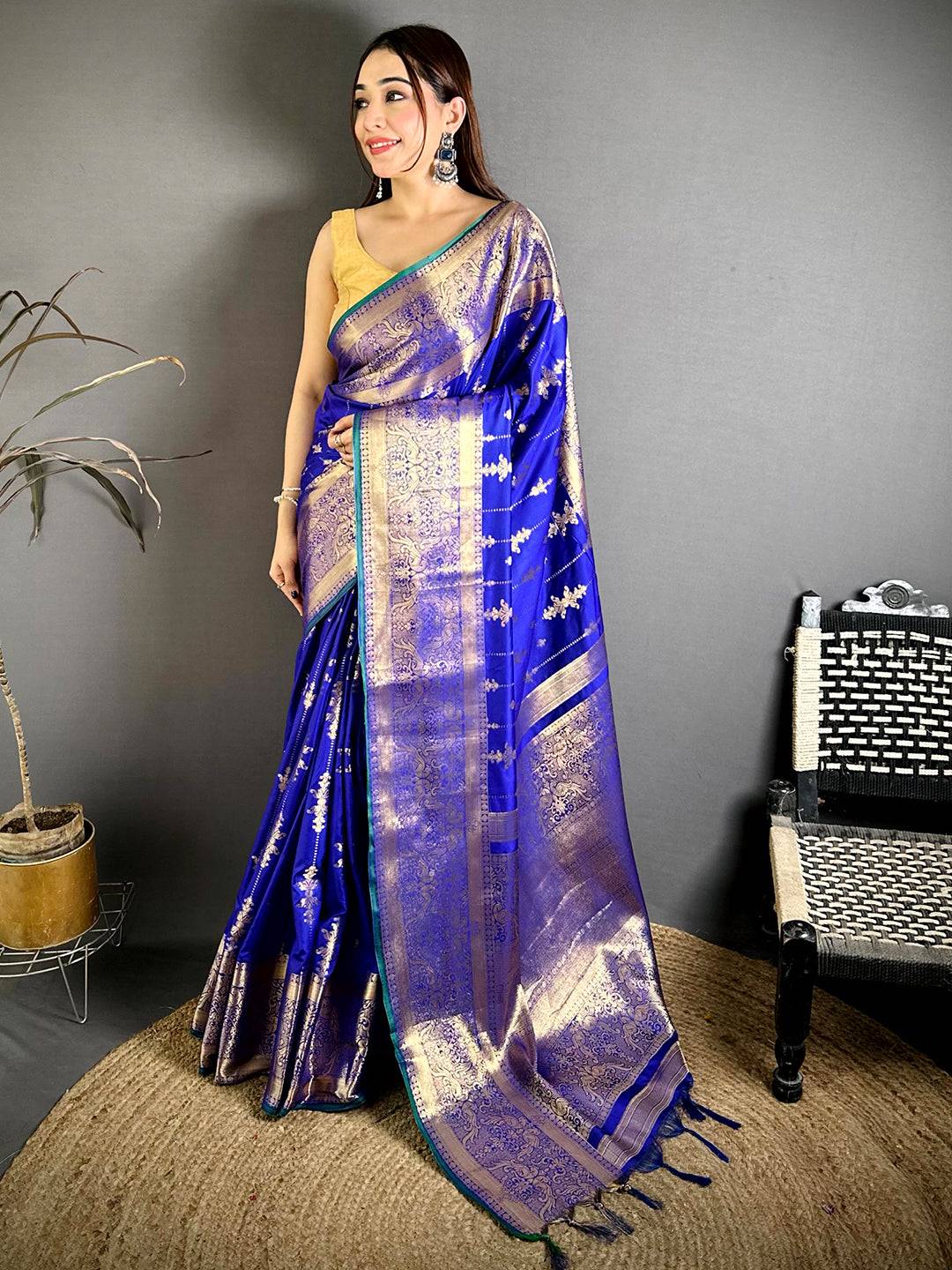 Stylish Banarasi Katan Big Zari Border Pattu Saree