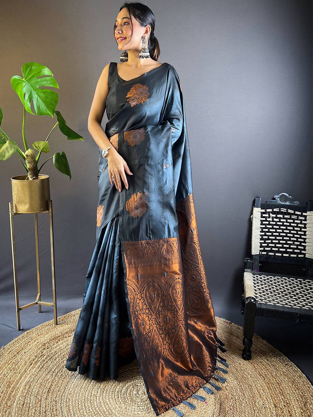 Black Tussar Silk Ikkat Weaving Pattu Saree