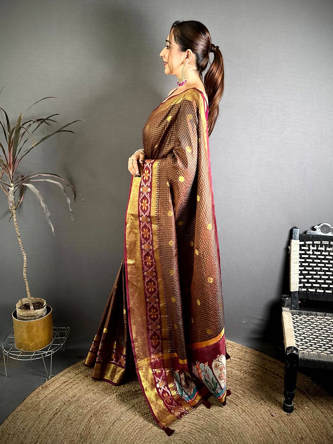 Graceful Gold Zari Kanchi Silk Digital Pallu Pattu Saree