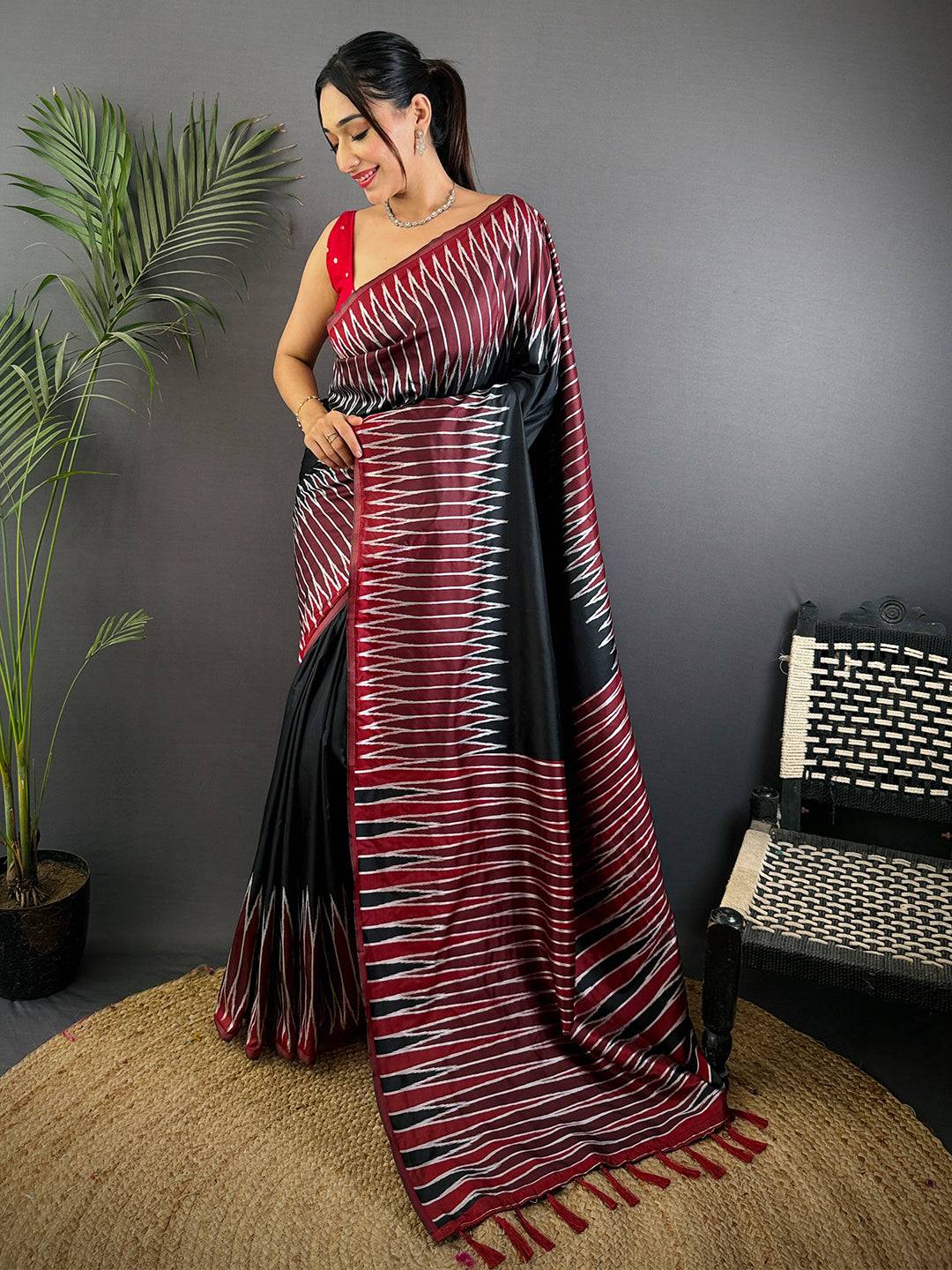 Black Soft Silk Ikkat Zari Weaving Pattu Saree