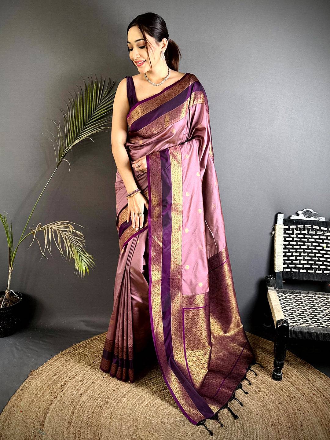 Regal Onion Shade Gadwal Silk Pattu Saree