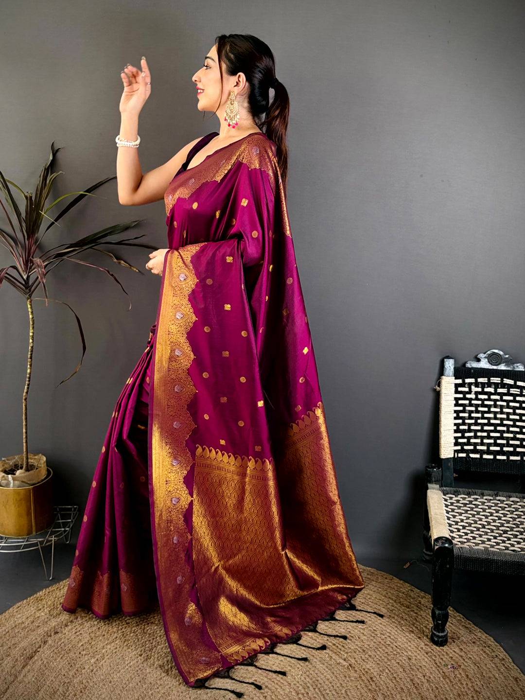Royal Butti Pattern Soft Silk Zari Pattu Saree