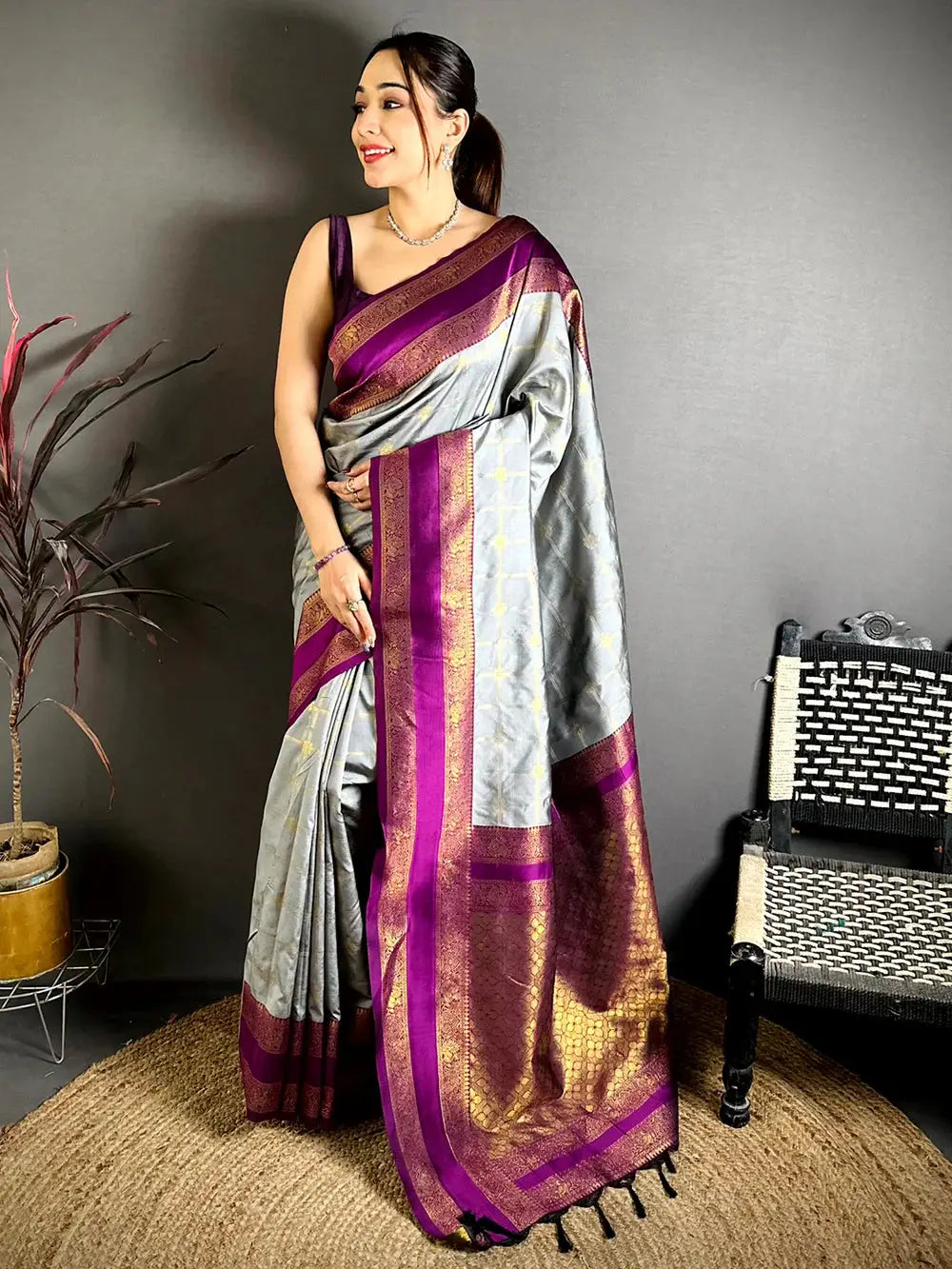Grey Check Weave Gadwal Pattu Saree
