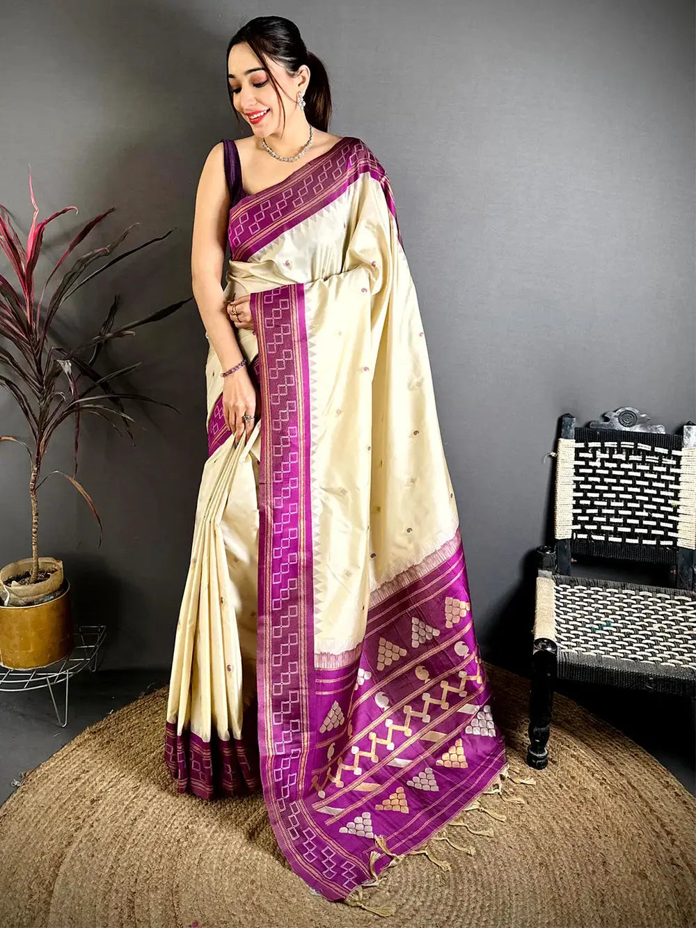 Stylish Gadwal Pattu Soft Silk Pattu Saree