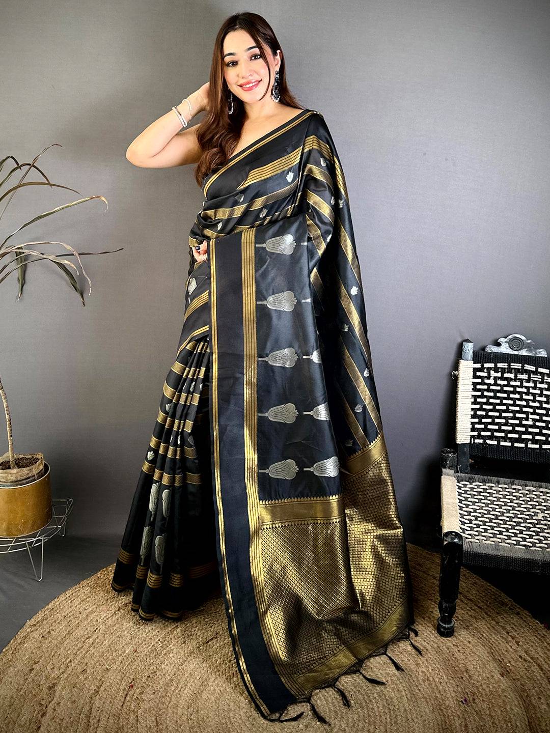 Elegant Banarasi Gold Silver Butta Pattu Saree