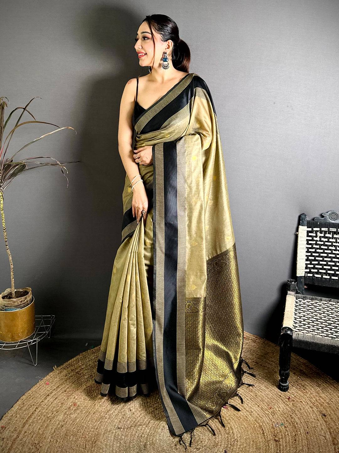 Regal Mul Cotton Katan Contrast Border Pattu Saree