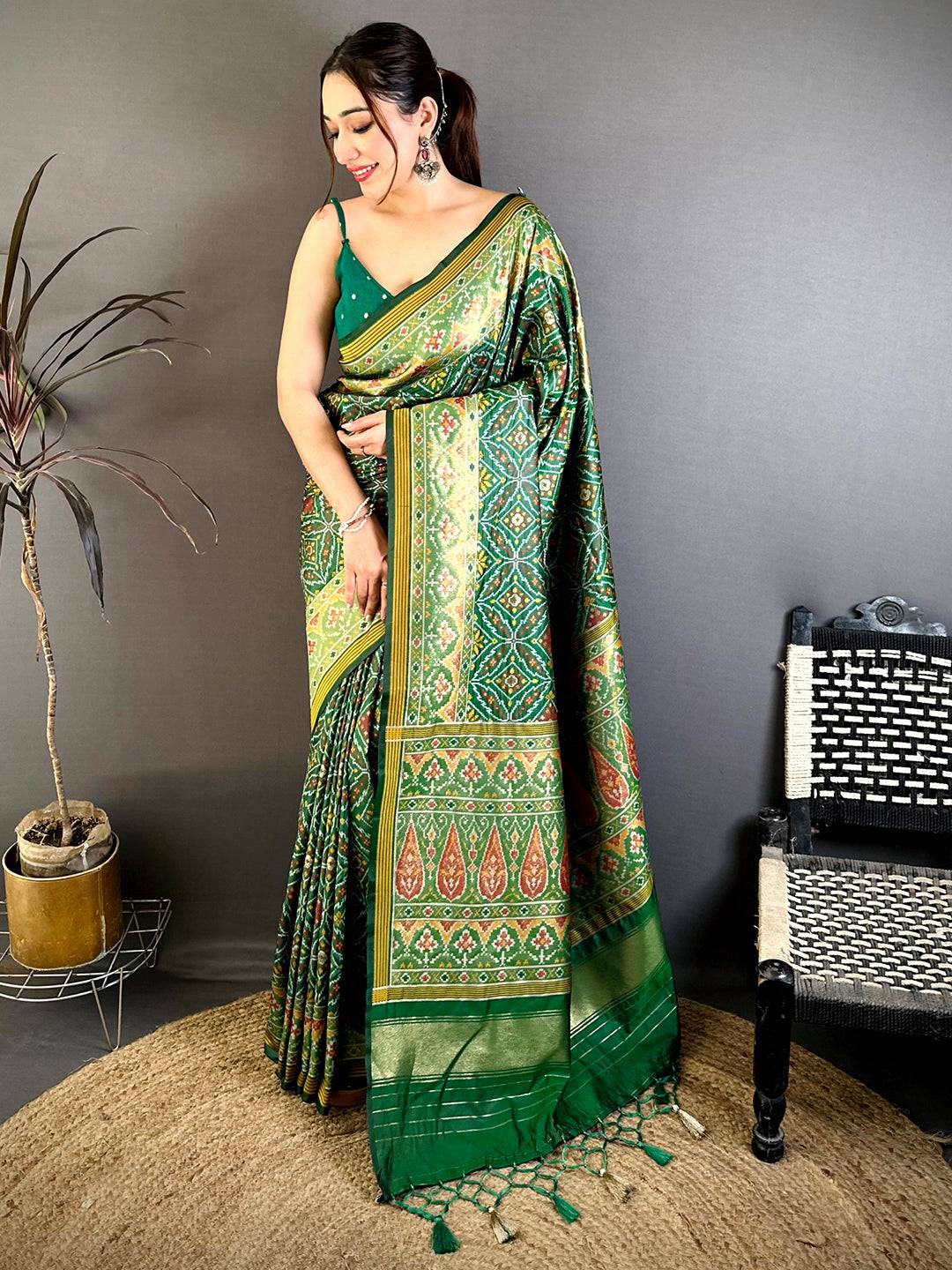 Classic Green Soft Silk Patola Weaving Pattu Saree