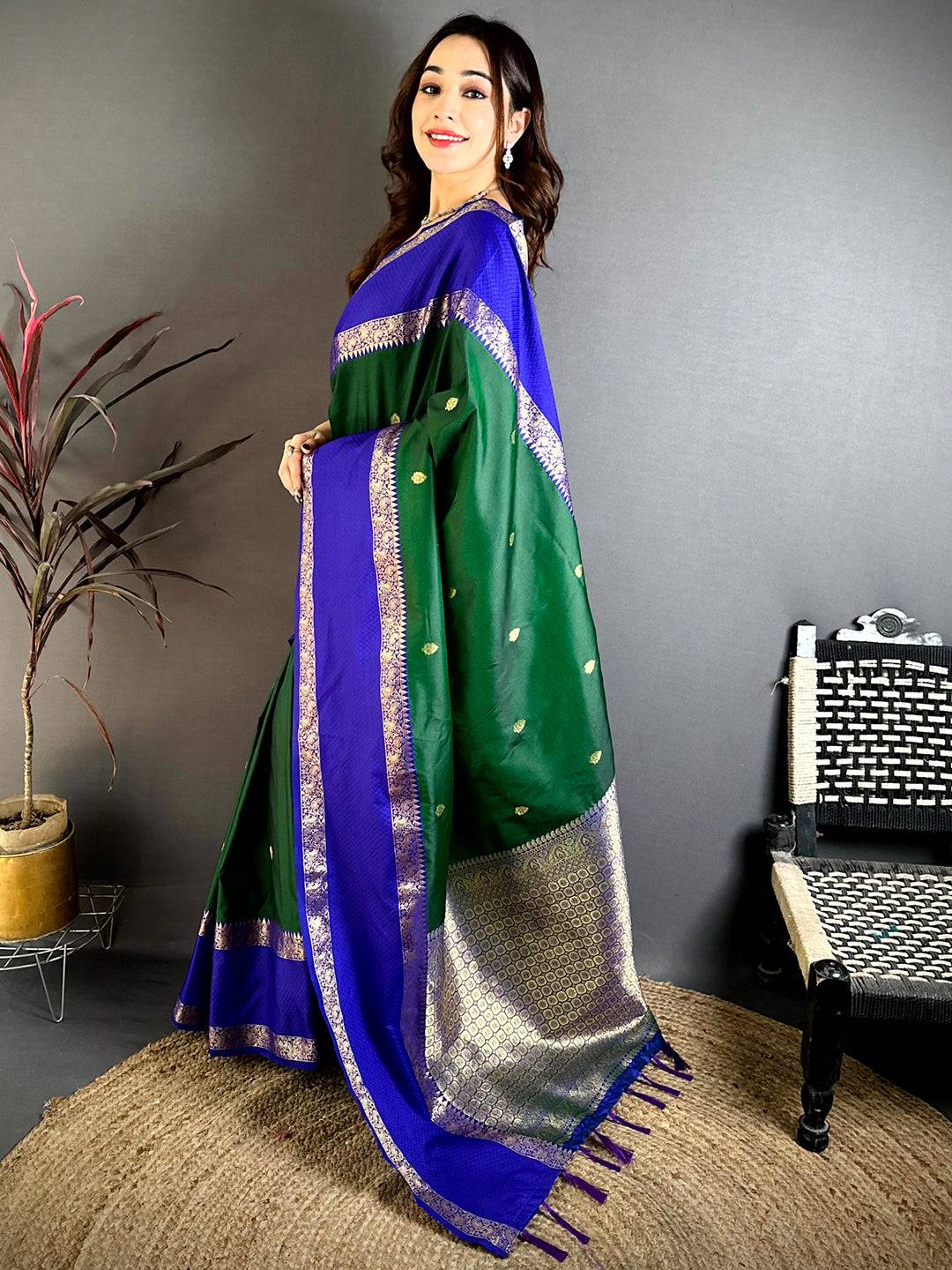 Dark Green Dual Tone Gadwal Pattu Saree