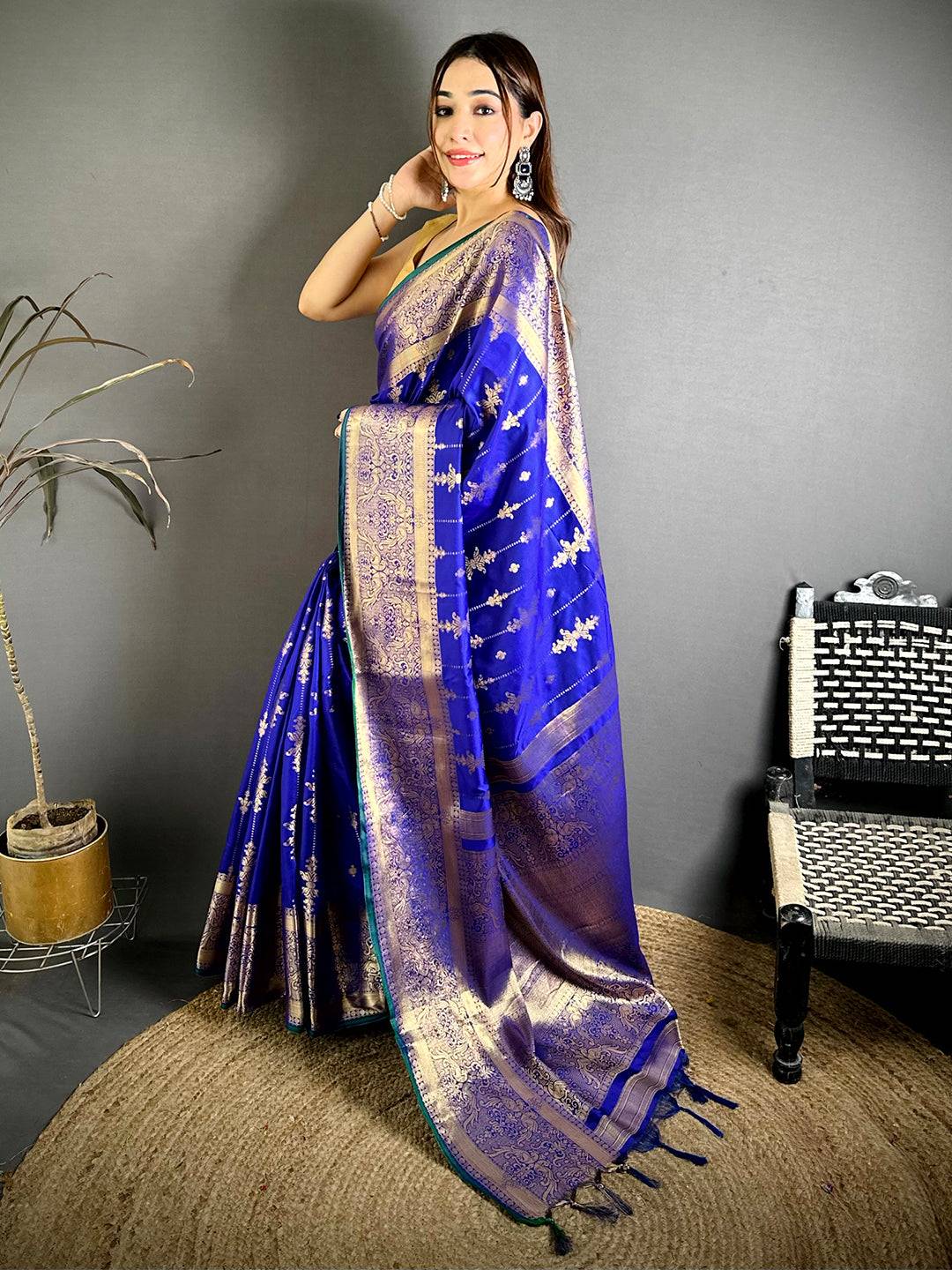 Stylish Banarasi Katan Big Zari Border Pattu Saree
