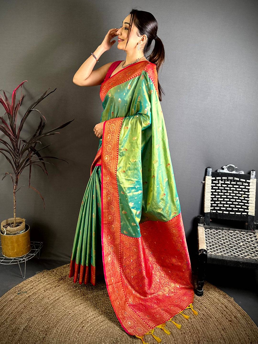 Green Minakari Butti Zari Tissue Pattu Saree