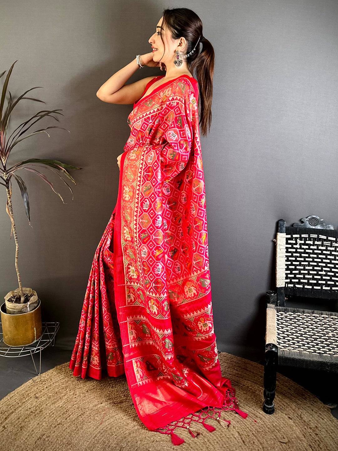 Celebrity Soft Silk Patola Weaving Pattu Saree