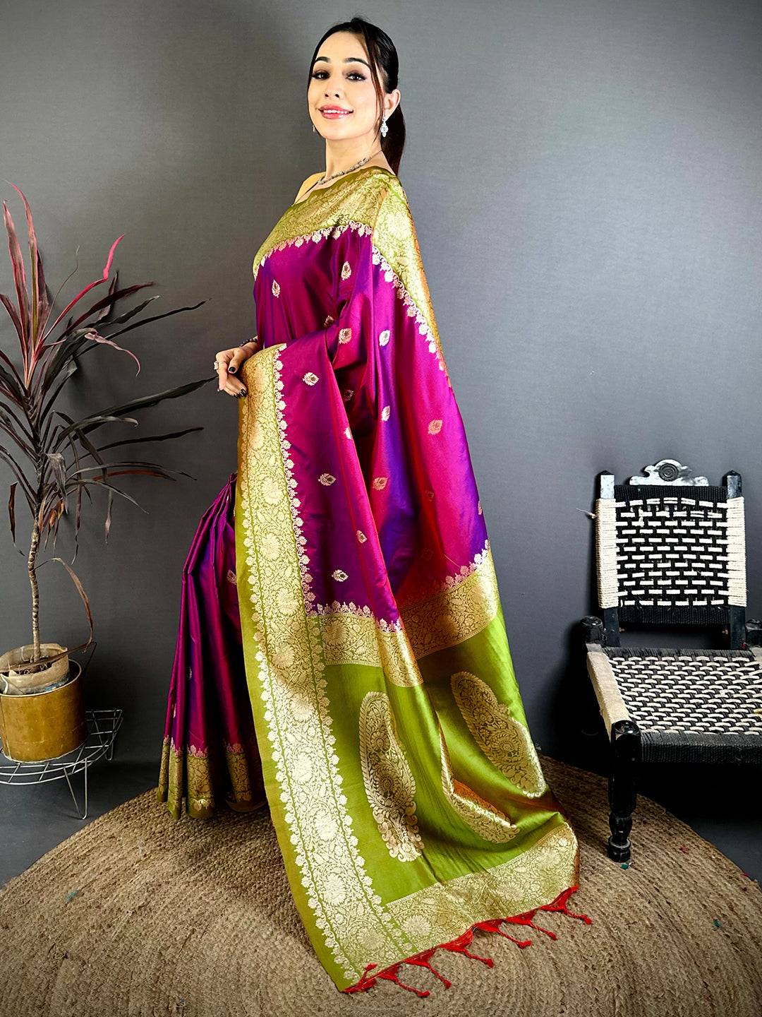 Regal Magenta Soft Silk Gadwal Pattu Saree