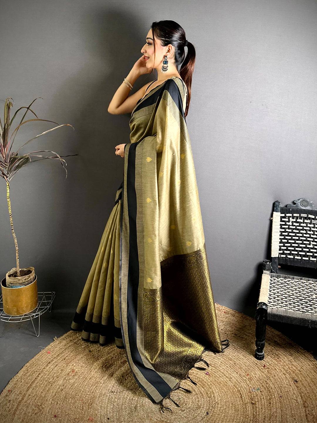 Regal Mul Cotton Katan Contrast Border Pattu Saree